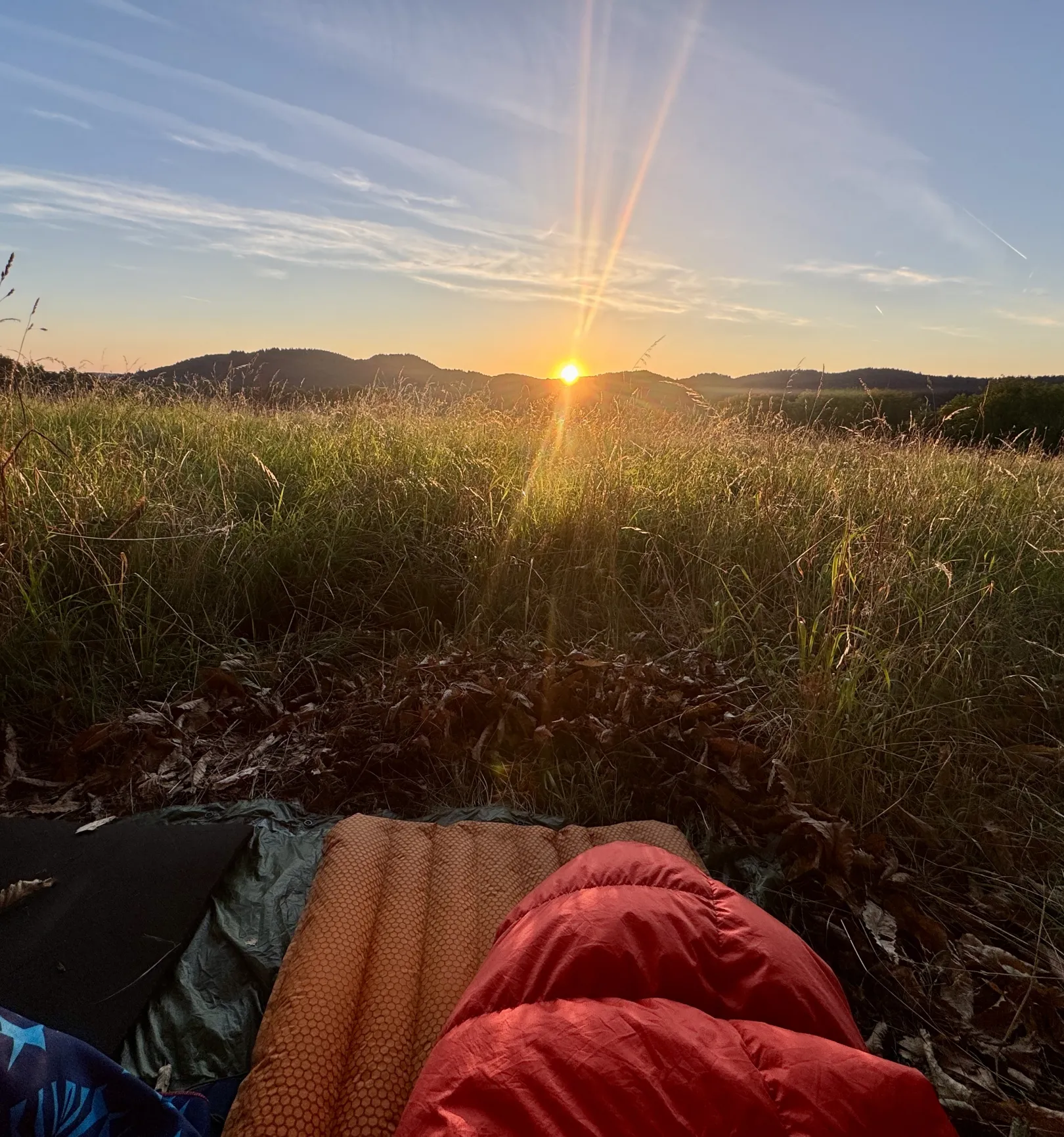 Sonnenaufgang im Odenwald Ich höre zu – ein Jahr im Schweigen - Unterwegs