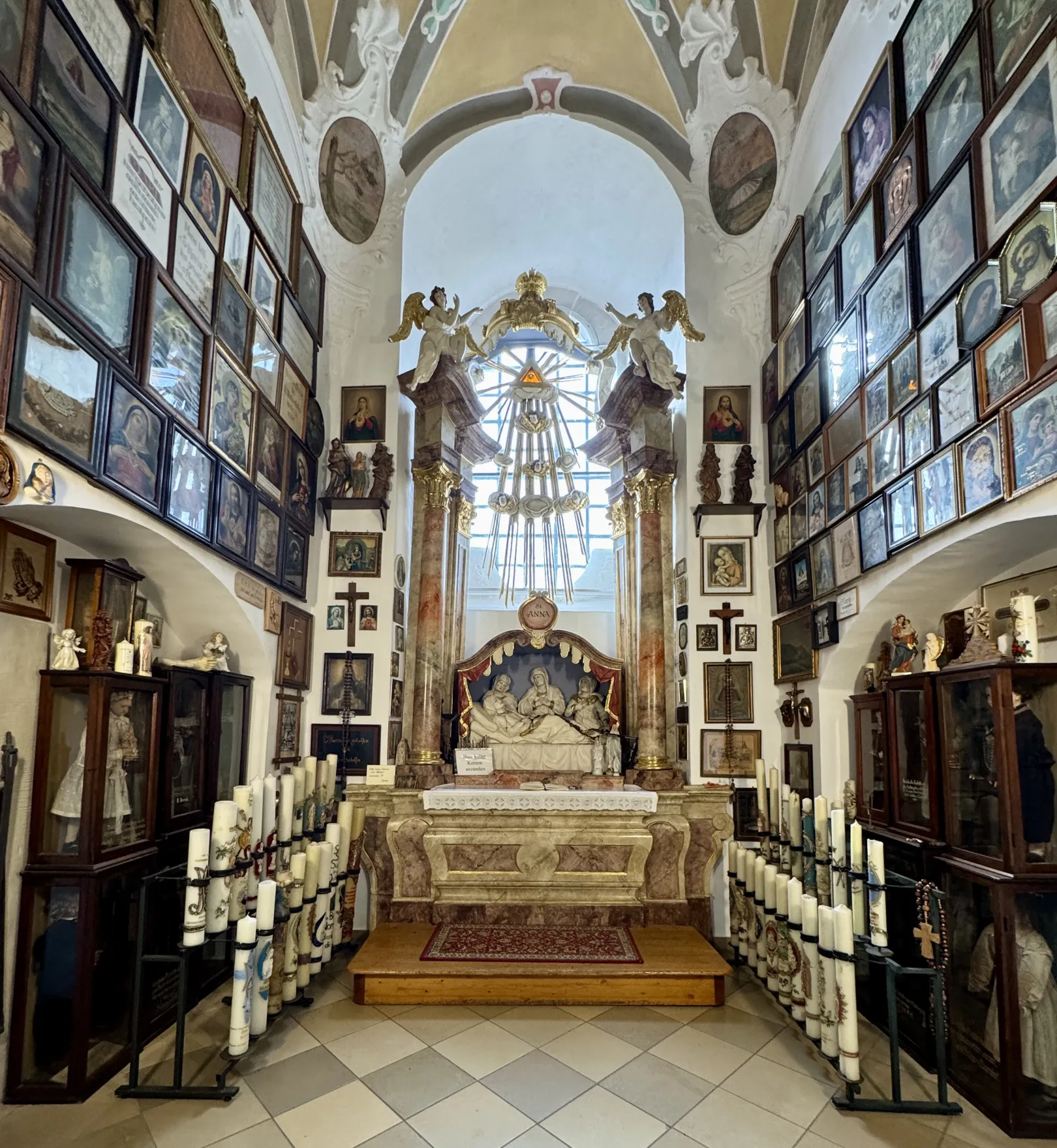 Die Wallfahrtskirche Marienweiher Ich höre zu – ein Jahr im Schweigen