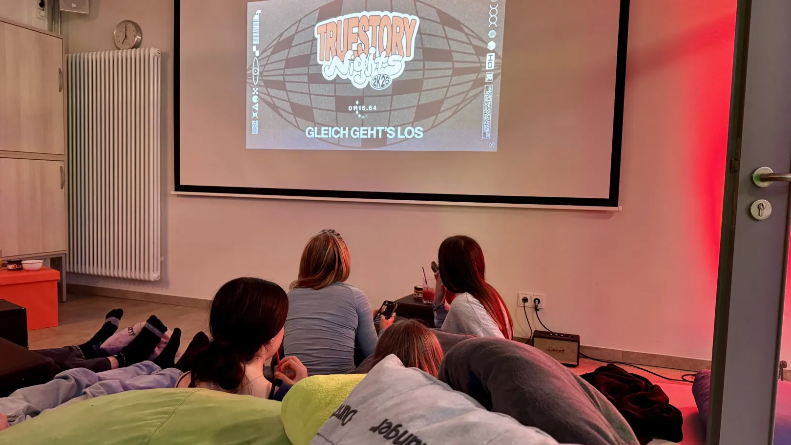 Die Liveübertragung von Truestory Ich höre zu – ein Jahr im Schweigen